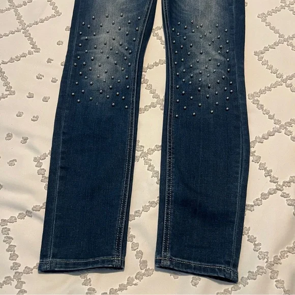 3D silver embellishments on unique jeans - Picture 6 of 9